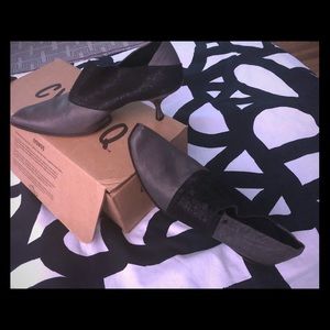 Never Used Cydwoq Shoes! Great Deal!